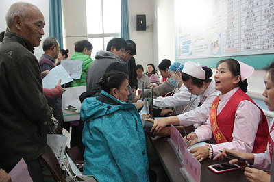 我院開(kāi)展2017年“世界糖尿病日”義診講座志愿服務(wù)活動(dòng)，提供專業(yè)健康咨詢